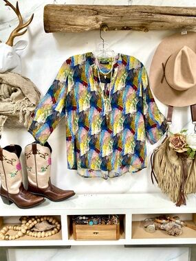 Striking multicoloured boho blouse w resort vacay vibe